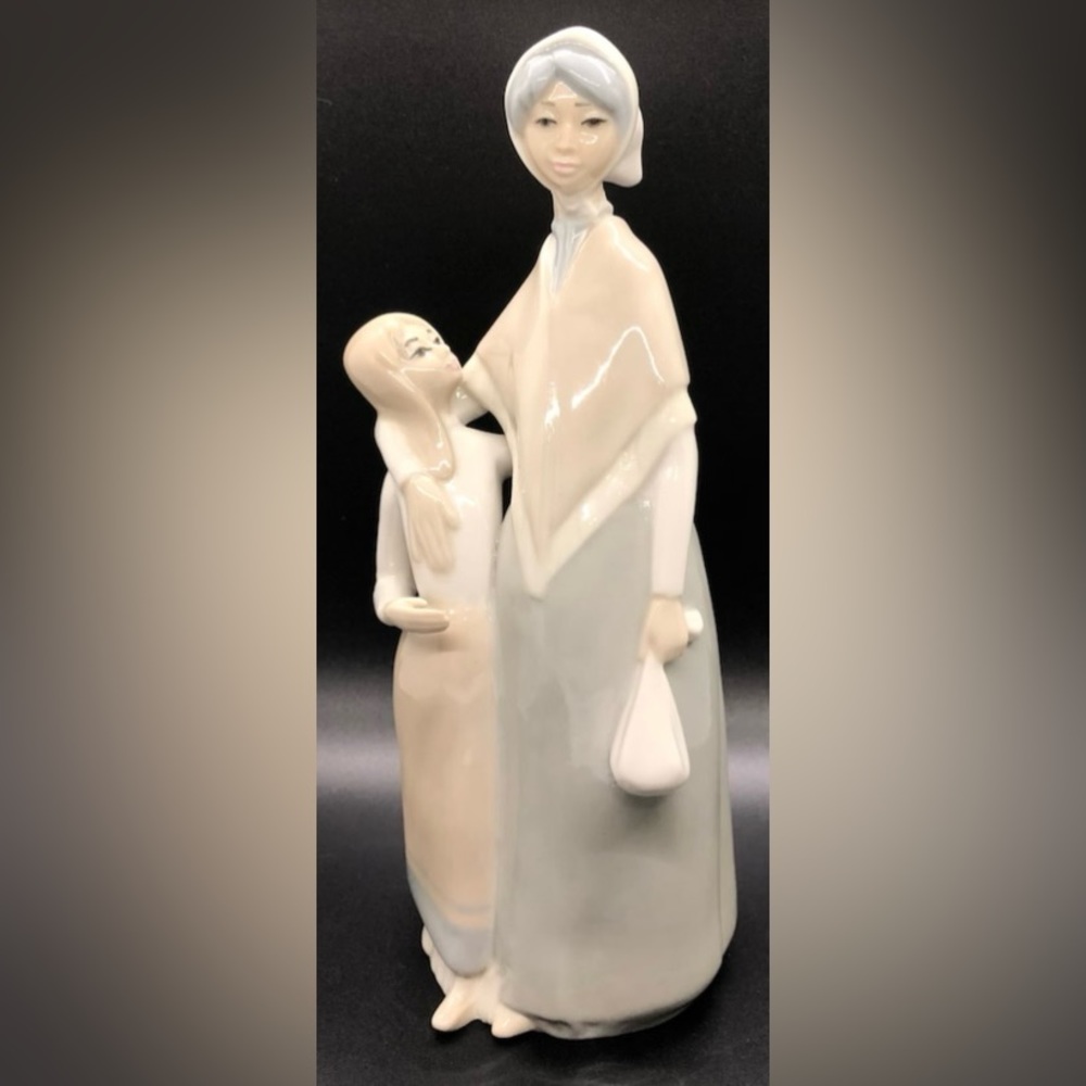 CASCADES PORCELAIN MOTHER AND DAUGHTER FIGURINE 10” TALL